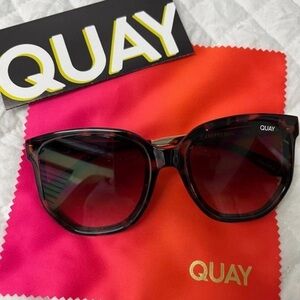 Quay COFFEE RUN brown gradient lenses/gold arms with tortoise tip 53mm Sunnies